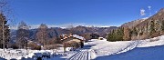 12 Panoramica sulle Stalle Aral (1000 m) con vista verso Monte Gioco al centro e Alben a dx
